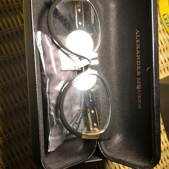Alexander McQueen Glasses - Picture 2 of 2